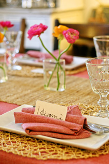ボストンお料理教室Sullivans MarketWinter Party at Home 「Winter Party Table Styling/冬の簡単お洒落なパーティーコーディネート」「Napkin/ナプキン」「Name Plate/ネームプレート」「Persian buttercup/ラナンキュラス」「Tablecloth/テーブルクロス」「Table-runner/テーブルランナー」「Wine Glass/ワイングラス」「Flower Vase/フラワーベース」「Flower Vase/花瓶」