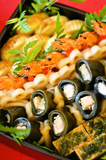 "「ボストンお料理教室」「cooking class」「人気」「Sullivans Market」「Yoshiko Sullivan」「鶏の松風焼き」「伊達巻」「昆布巻き」「えびの甘煮」「酢れんこん」「重箱」「Matsukaze yaki : Chicken loaf」「Su renkon : Pickled Lotus root」「Kobumaki : rolled kelp with fish」「Ebi Sansho yaki : Cooked Shrimp with Japanese pepper」
